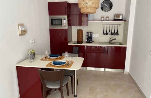 Uzes House | Discover Résidence Domitys Regalecia: Pool & Family-Friendly!