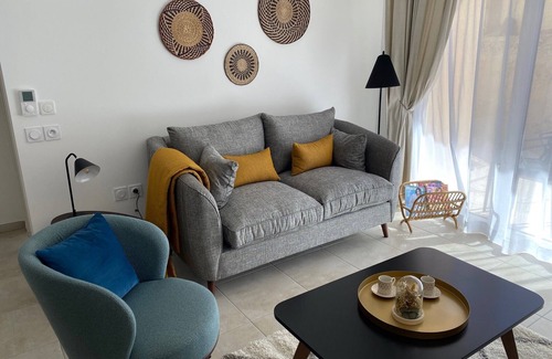 Uzes House | Discover Résidence Domitys Regalecia: Pool & Family-Friendly!