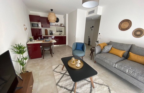 Uzes House | Discover Résidence Domitys Regalecia: Pool & Family-Friendly!