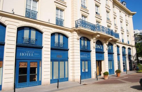 Le Plessis-Robinson Apartment | Pet-Friendly Stay at Résidence du Grand Hôtel, Rated 8/10