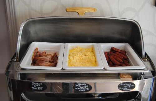 Le Plessis-Robinson Apartment | Pet-Friendly Stay at Résidence du Grand Hôtel, Rated 8/10