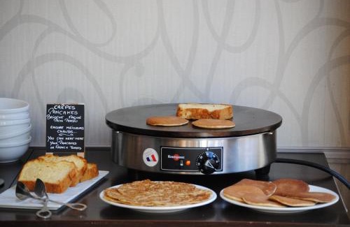 Le Plessis-Robinson Apartment | Pet-Friendly Stay at Résidence du Grand Hôtel, Rated 8/10