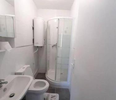 Survilliers Apartment | Family-Friendly Résidence du Houx near Astérix & CDG Airport