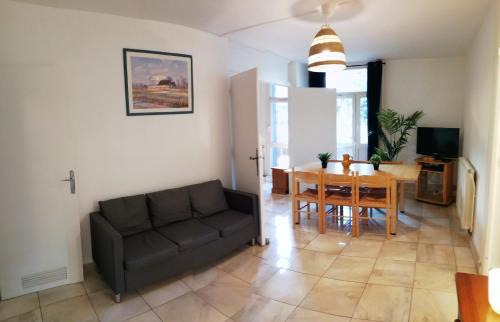 Santy - La Plaine Apartment | Pet-Friendly Retreat at Résidence du parc des Tilleuls