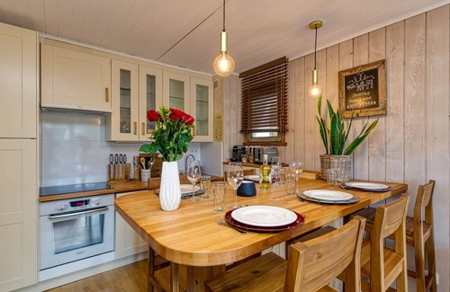 Viel-Alpe Apartment | Discover Résidence Hélios: Top-Rated Stay with Pool & More