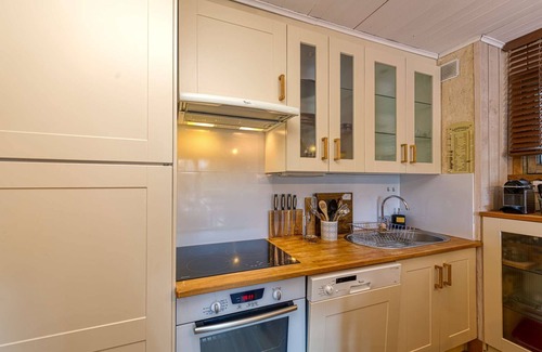 Viel-Alpe Apartment | Discover Résidence Hélios: Top-Rated Stay with Pool & More