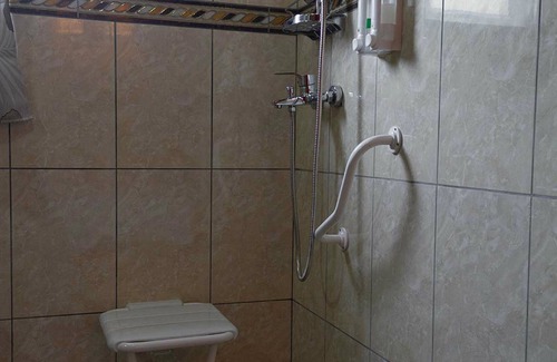 Cilaos House | Highly Rated Résidence Hôtelière Otroiza with Family Amenities