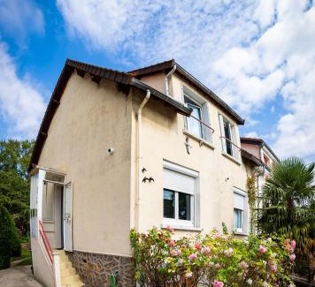 Villeneuve-le-Roi Apartment | Convenient Résidence Hermès Near Paris Orly Airport