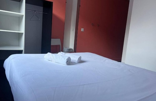 Python Duvernois Bed & Breakfast | Ideal Stay at Résidence Internationale de Paris with Spa Access