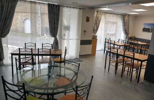 Le Boupere House | Discover Résidence L'Ogomé: Family-Friendly with Dining Options