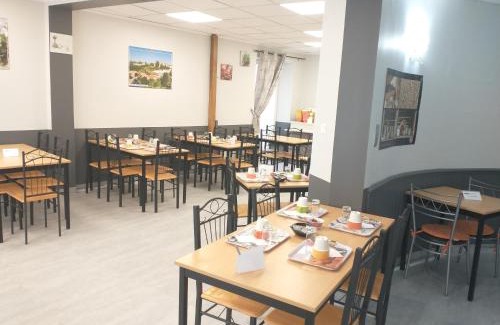 Le Boupere House | Discover Résidence L'Ogomé: Family-Friendly with Dining Options