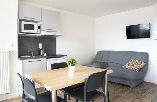 Kable Apartment | Discover Résidence La Canopée: Family-Friendly Retreat