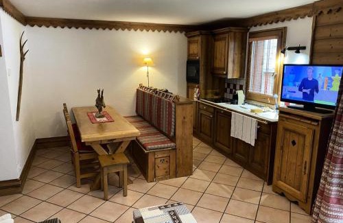 Chamonix City Centre Apartment | Comfortable Résidence La Ginabelle with Pool & Pet-Friendly
