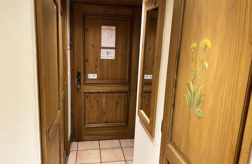 Chamonix City Centre Apartment | Comfortable Résidence La Ginabelle with Pool & Pet-Friendly