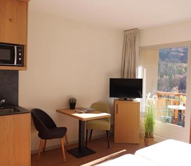 Brides-les-Bains Hotel | Oceanfront Retreat: Résidence La Rochetaillée, Rated 8.6/10