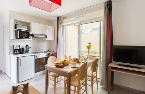 Montignac House | Discover Résidence Lagrange Vacances with Pool & Spa
