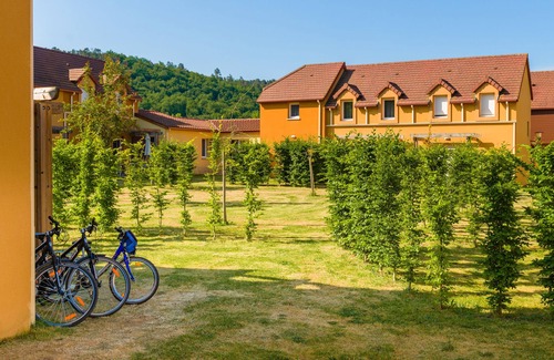 Montignac House | Discover Résidence Lagrange Vacances with Pool & Spa