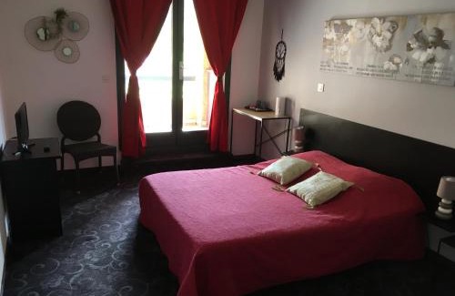 Pont-de-Labeaume House | Oceanfront Stay at Résidence Le Grand Virage with Pool