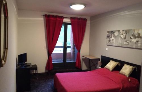 Pont-de-Labeaume House | Oceanfront Stay at Résidence Le Grand Virage with Pool
