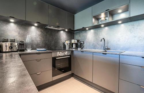 Tignes le Lac Apartment | Family-Friendly Résidence Le Phoenix for 8 Guests