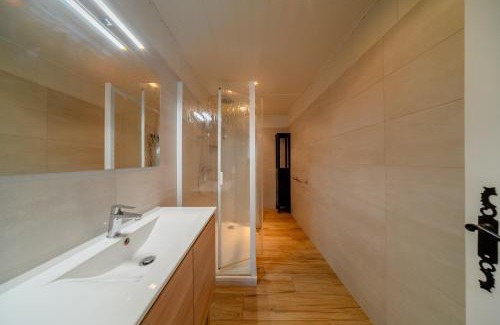 Greoux-les-Bains Apartment | Relax at Résidence Les Écureuils with Oceanfront Amenities