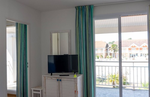 Le Verdon-sur-Mer Apartment | Unforgettable Oceanfront Stay at Résidence Les Alcyons