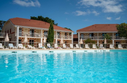 Le Verdon-sur-Mer Apartment | Unforgettable Oceanfront Stay at Résidence Les Alcyons