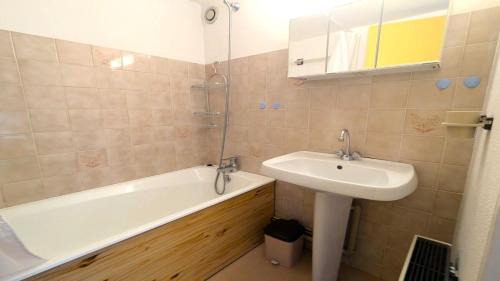 Vallouise-Pelvoux Apartment | Résidence Les Anémones - Agréable T2 en duplex avec balcon 4 personnes MAE-6861