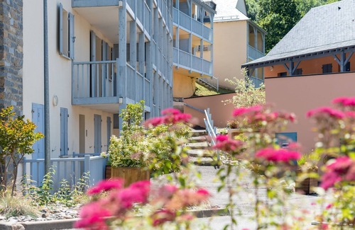 Luz-Saint-Sauveur Apartment | Discover Résidence Les Balcons de l'Yse: Ocean View Retreat