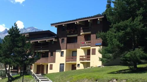 Villarodin-Bourget Apartment | Family-Friendly Résidence Les Campanules - Guest Rated 10/10