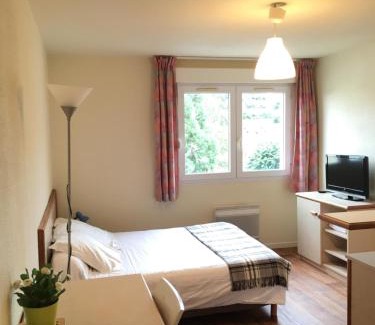 Royat Apartment | Pet-Friendly Retreat at Résidence Les Dômes, Rated 7.8