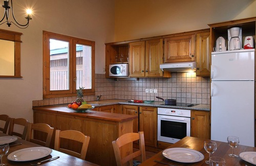 Arc-2000 House | Relax at Résidence Les Arolles with Spa & Pet-Friendly Options
