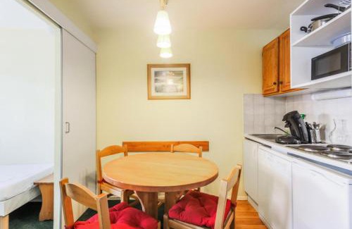 Eclose-Ouest Apartment | Family-Friendly Résidence Les Horizons d'Huez with Pool