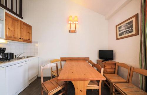 Eclose-Ouest Apartment | Family-Friendly Résidence Les Horizons d'Huez with Pool