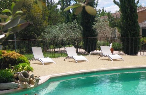 Loriol-du-Comtat House | Oceanfront Residence Les Peupliers: Family-Friendly Retreat