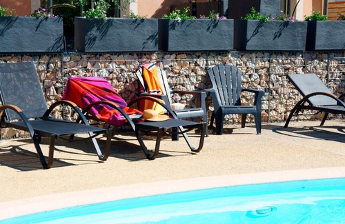 Loriol-du-Comtat House | Oceanfront Residence Les Peupliers: Family-Friendly Retreat