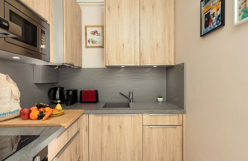 Lunel Apartment | Discover Résidence les Roses with Spa and Family Amenities