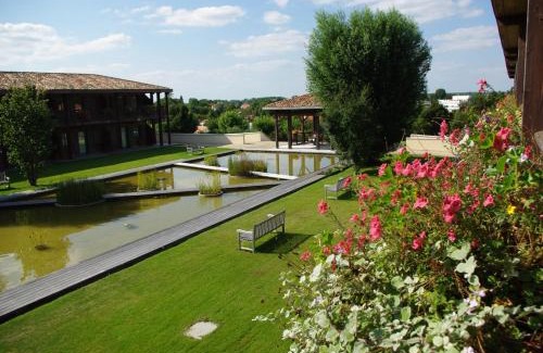 Jonzac Apartment | Discover Résidence Les Vignes: Pet-Friendly & Spa Amenities