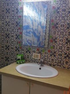 Tozeur Bed & Breakfast | Cozy Résidence Loued: Oceanfront Retreat with Pool & Pets