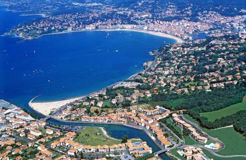 Behobie Apartment | Oceanfront Résidence Mer & Golf Fort Socoa with Pool