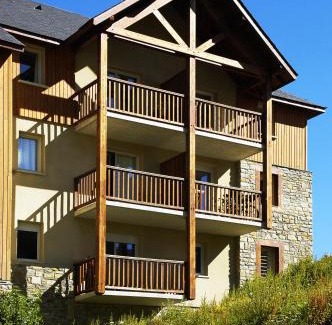 Peyragudes Apartment | Oceanfront Retreat at Résidence Néméa Le Hameau de Balestas