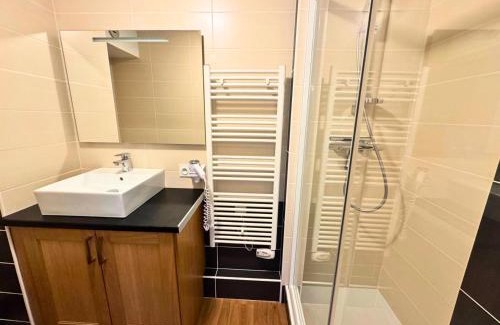 Reberty Apartment | Résidence Necou: Family-Friendly Retreat for 4 Guests