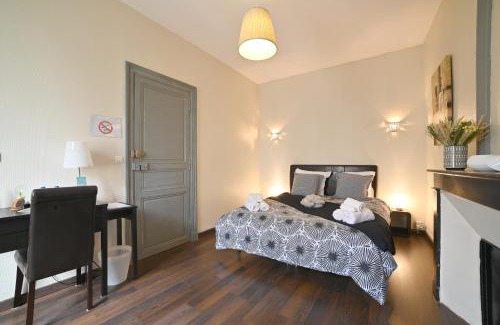 Chatellerault Apartment | Budget-Friendly Résidence Notre Dame with Restaurant & Kitchen