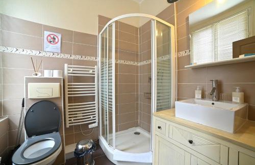 Chatellerault Apartment | Budget-Friendly Résidence Notre Dame with Restaurant & Kitchen