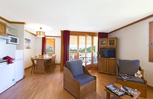 Valloire House | Cozy Résidence Odalys Le Hameau with Spa & Pool Access