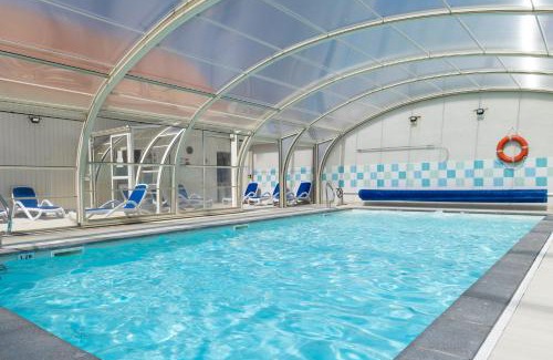 Le Crotoy House | Relax at Résidence Odalys Les Villas de la Baie with Pool