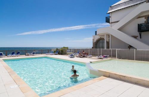 Batz-sur-Mer Apartment | Cozy Résidence Odalys Valentin Plage with Oceanfront Pool