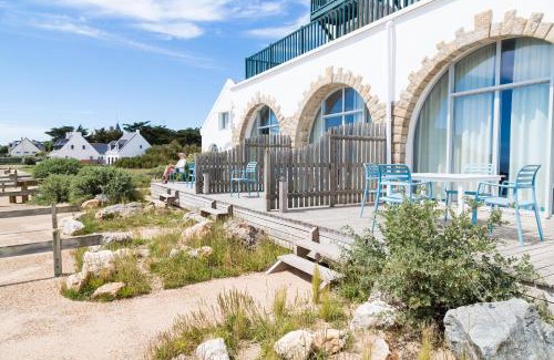 Batz-sur-Mer Apartment | Cozy Résidence Odalys Valentin Plage with Oceanfront Pool
