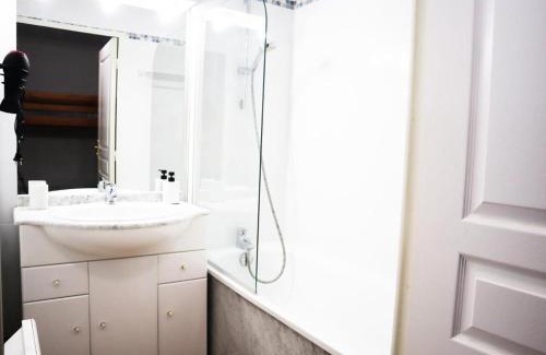 La Mongie Hotel | Pet-Friendly Résidence Pic Du Midi with Pool for 4 Guests