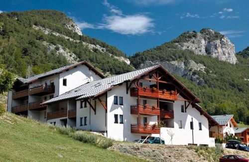 Avrieux Apartment | Pet-Friendly Résidence Plein Soleil with Breakfast Included